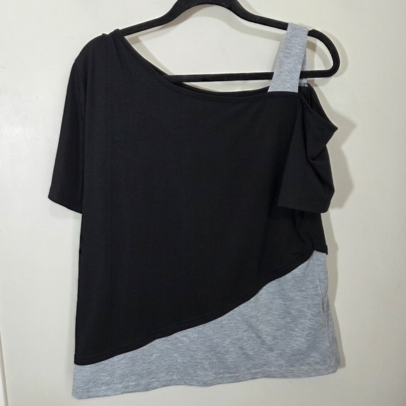 ⭐️Salanta Black and Gray One-Shoulder Top Size 12 - Picture 1 of 4